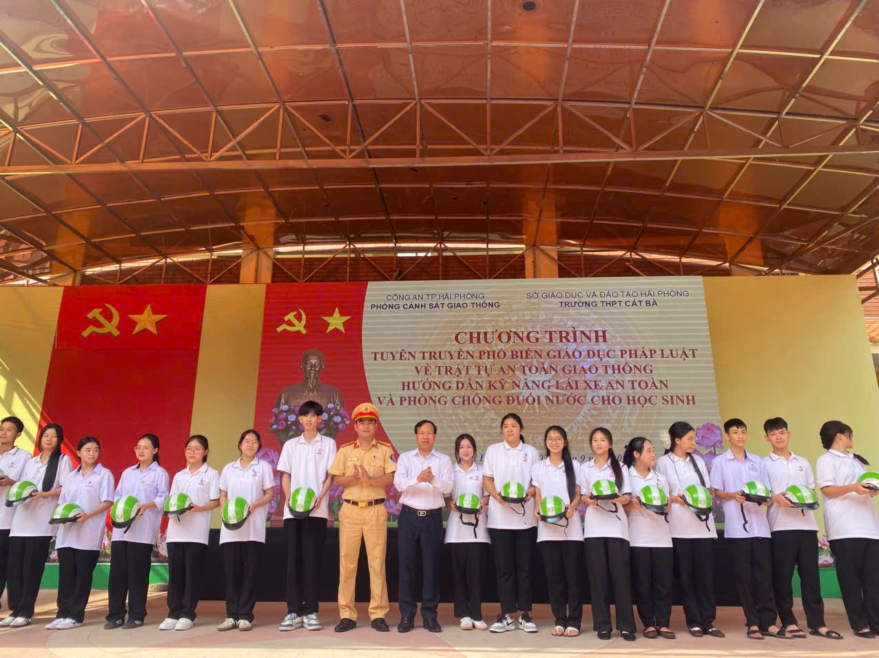 Phòng Cảnh sát giao thông: Tuyên truyền trật tự an toàn giao thông và phòng chống đuối nước cho học sinh Đặc khu Cát Hải
